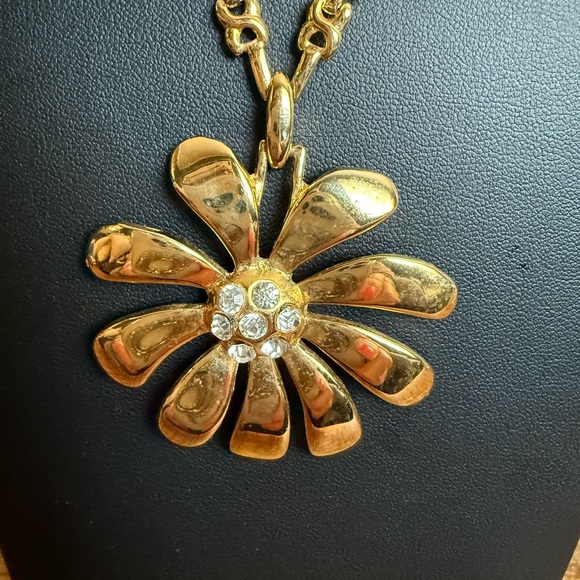Gold Flower Pendant Necklace with Sparkling Center and Thick Chain - Picture 3 of 9